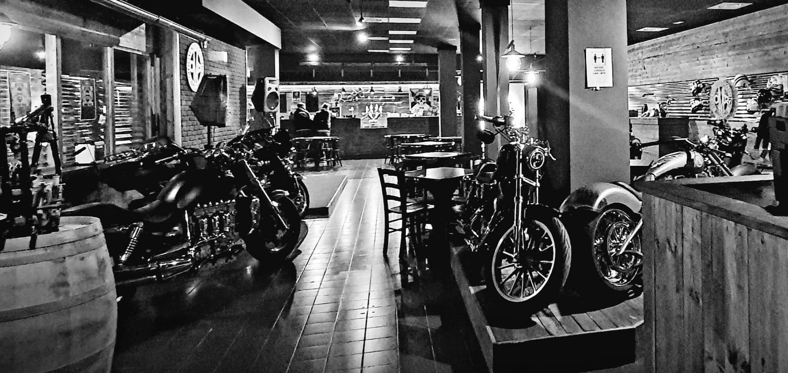 Officine Motociclistiche Apriliane Live Music Pub