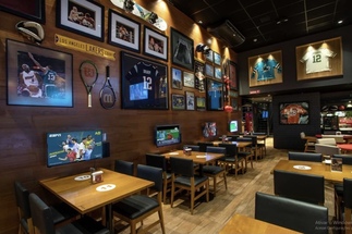 Five Sport Bar