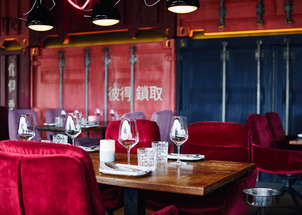 am kai | restaurant. seafood. drinks. elbblick