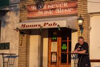 Moon's Pub