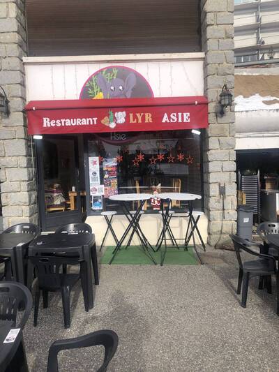 photo de L-Y-R Asie
