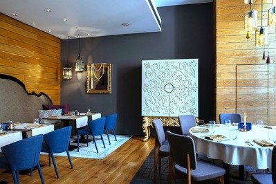 photo de Red Canape by the Bay