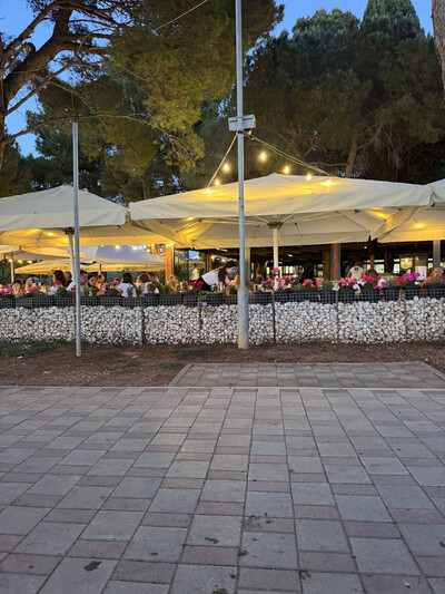 Restaurant Plaza Fazana foto