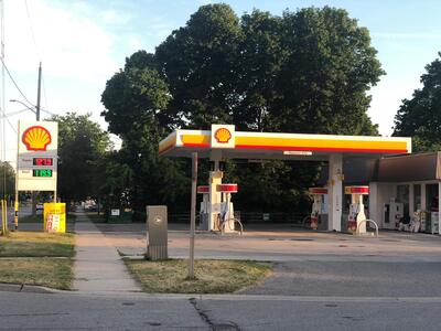 photo de Shell Gas & KwikBite Indian Takeout & Convenience