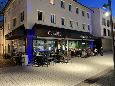 CE LA VIE Restaurant-Bar-Café