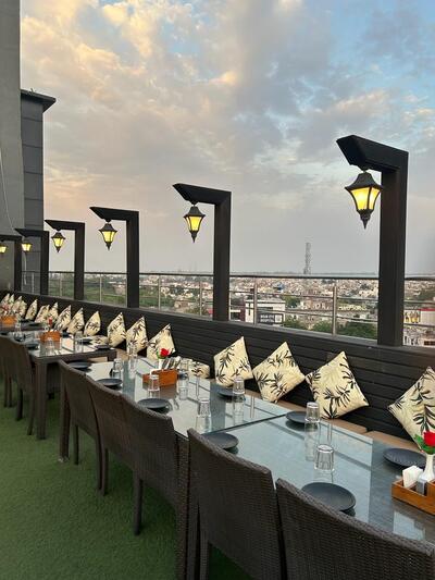 Sky Lounge Cafe' & Restaurant