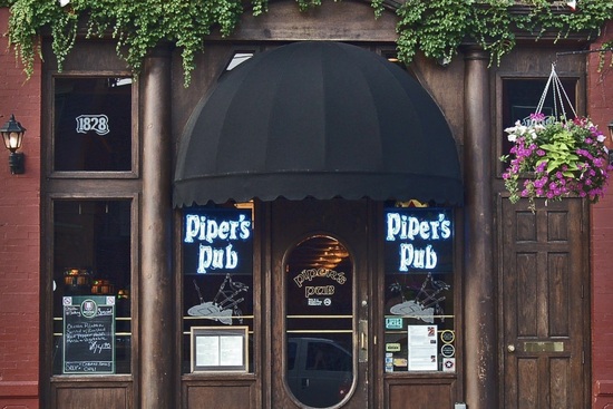 Pipers pub