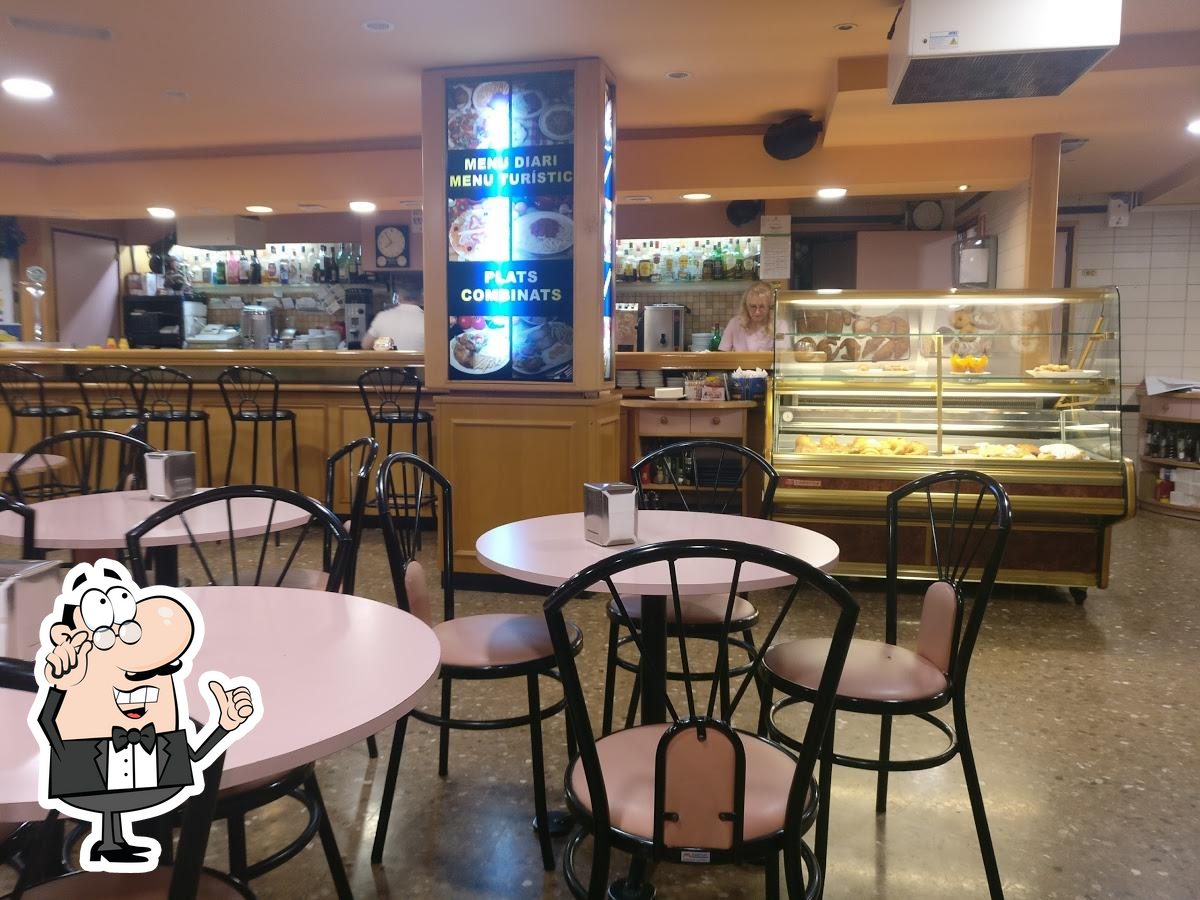 PASTISSERIA CAFETERIA L´ALTRA GRANDALLA, Andorra la Vella, Carrer de l'Aigüeta  - Restaurant reviews