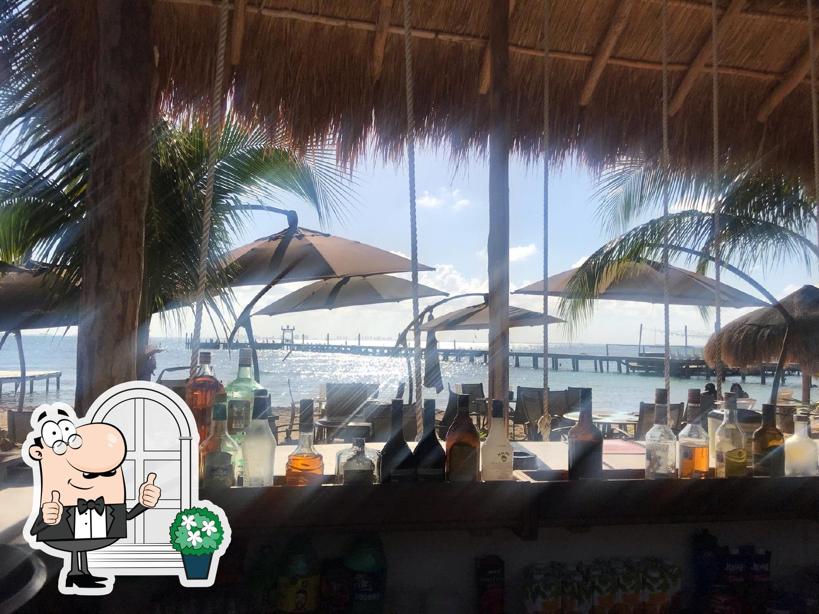 Capitan Dulche pub & bar, Isla Mujeres, Carretera Garrafon Km.  Lote 12  - Restaurant reviews