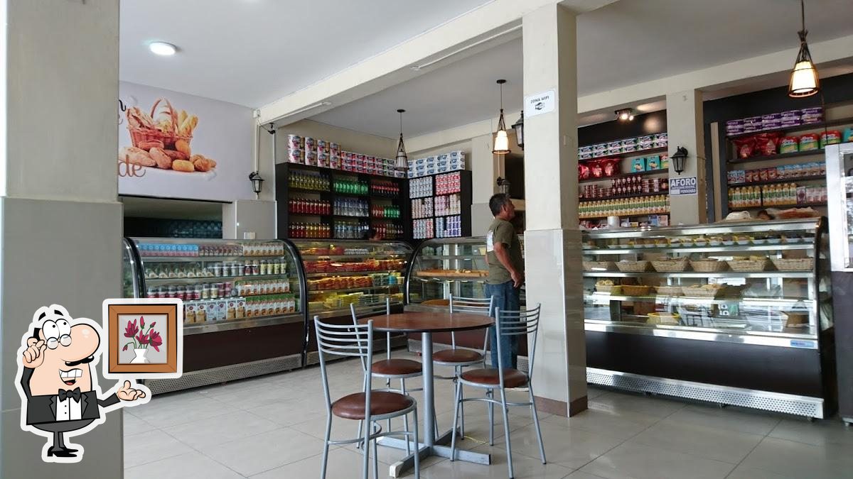 Panadería Pastelería Cuatro Estrellas, Piura, Prol. Miguel Grau 2005