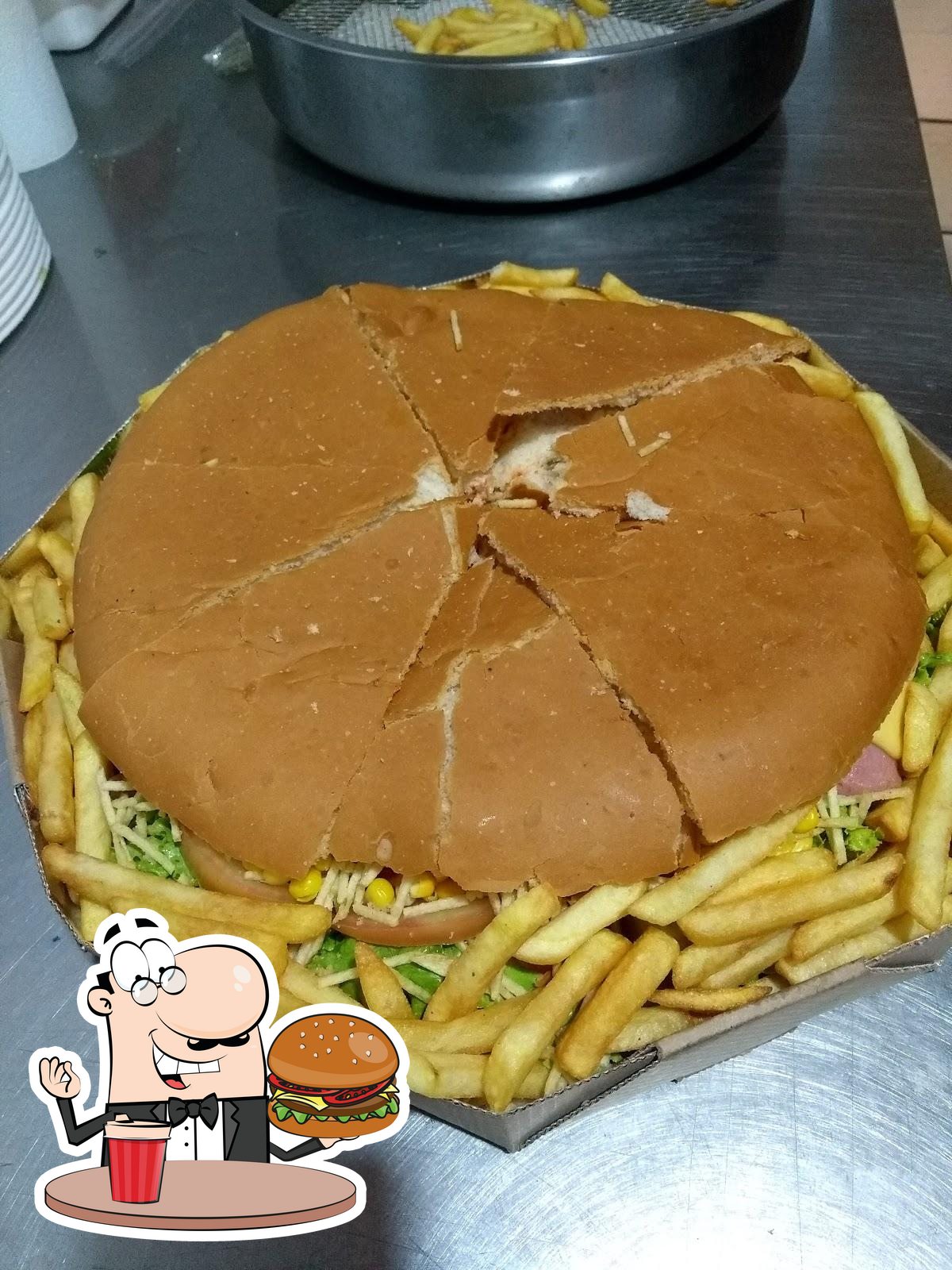 Top xis: Pylla degusta o xis do Paulo Lanches 