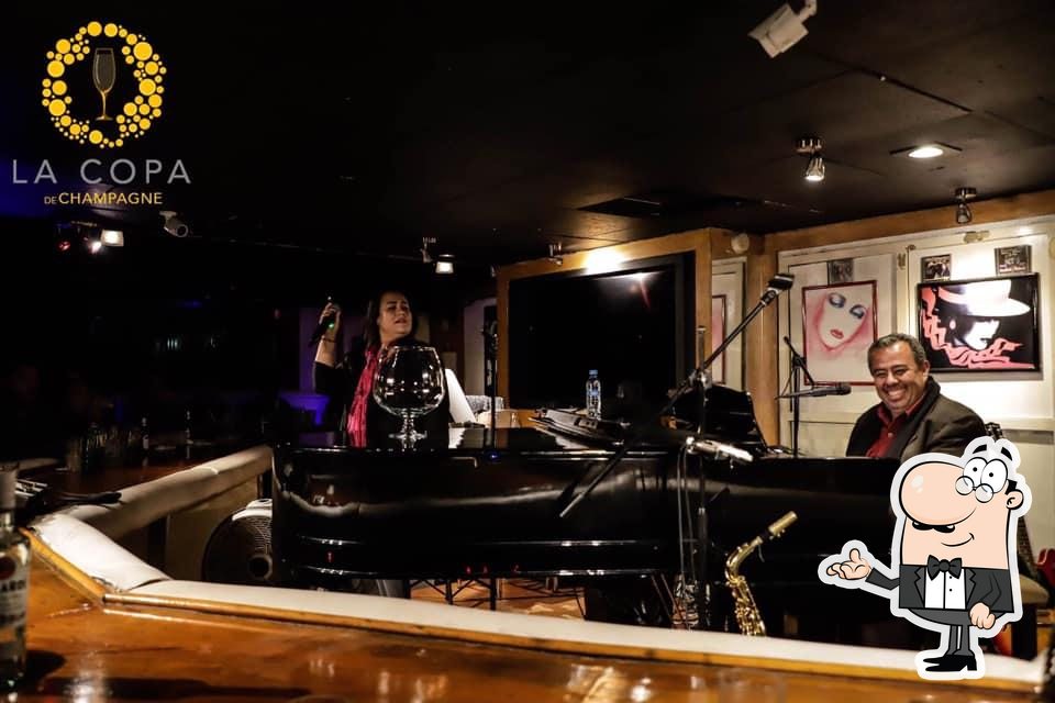 La Copa De Champagne Piano Bar