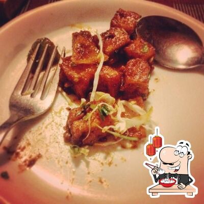 Food at Lobo's Courtyard