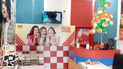 The interior of PIZZA HUB SUDDHOWALA