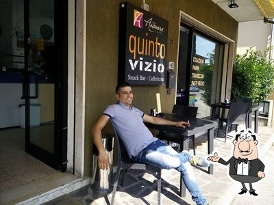 Dai un'occhiata agli interni di Quinto Vizio