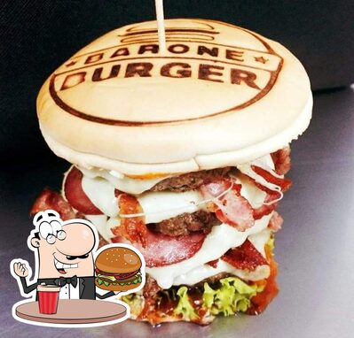 Deguste um dos hambúrgueres servidos no Barone Burger Ijuí RS