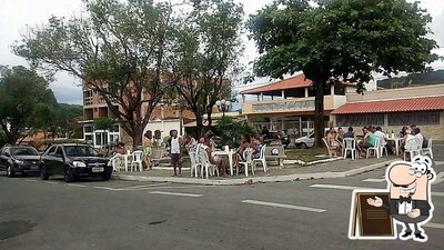 Você pode espairecer no na área externa do Bar Coisa Fina