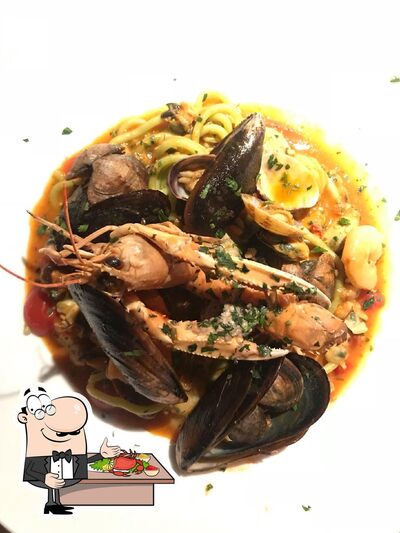 Ristorante Rossovivo Primaluna serve un'ampia scelta di piatti di mare