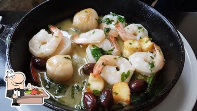 Les clients de Hellena Restaurant Caesarea Harbor peuvent prendre de nombreux plats à base de fruits de mer
