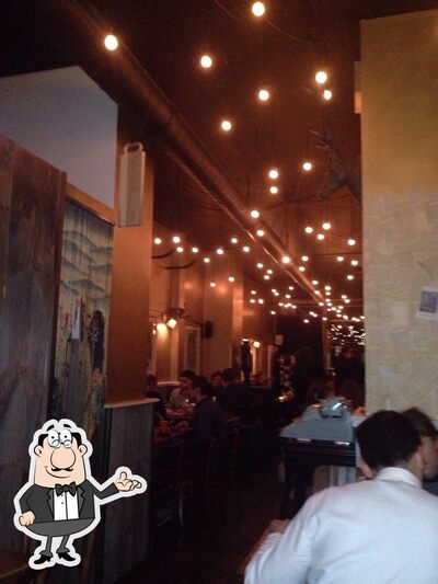 Installez-vous à l'une des tables de Etabli