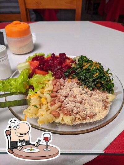 Comida em Restaurante Requinte