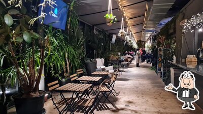 Siediti a un tavolo di La Serra - Greenhouse