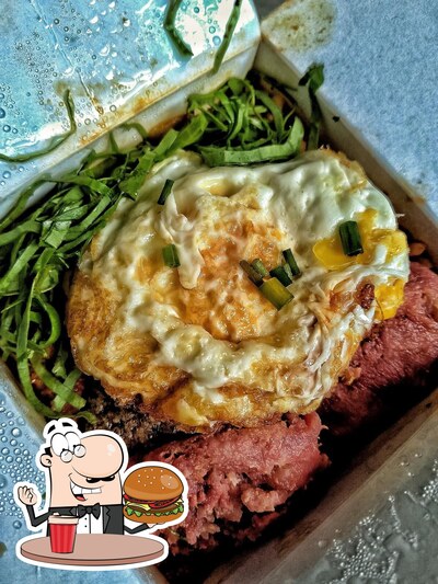 Deguste um dos hambúrgueres servidos no Box Mineiro Delivery