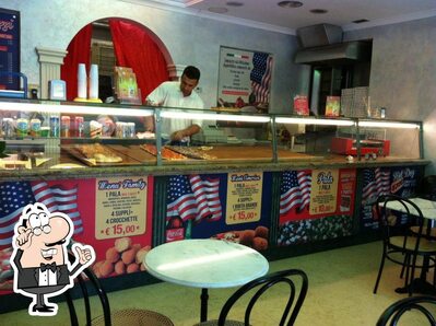 Installez-vous à l'une des tables de American Pizza