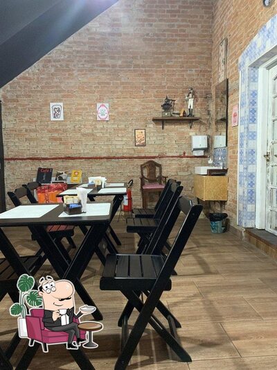 Veja imagens do interior do Ipê Roxo Café