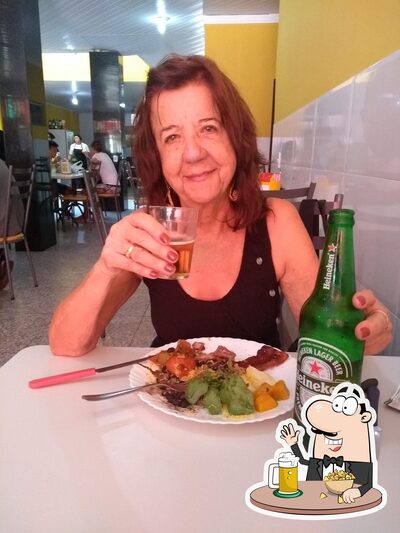 Restaurante Frango Delícia serve uma opção de cervejas