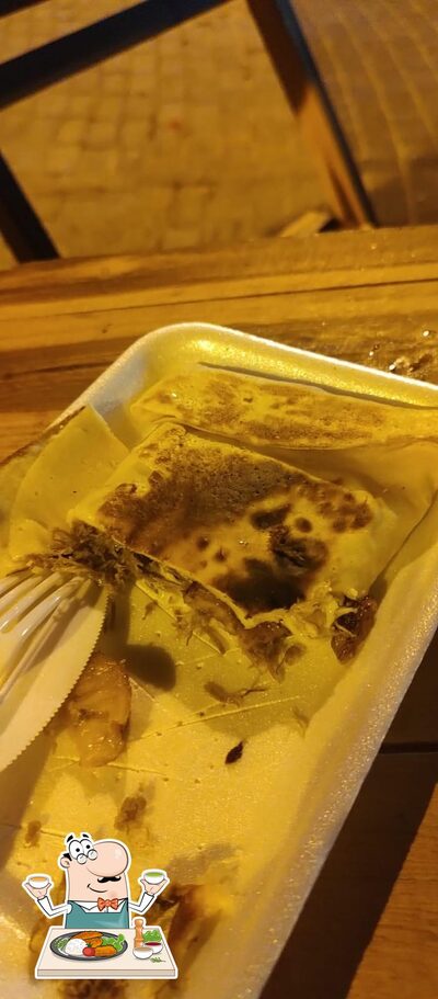 Platos en Cantina na praça