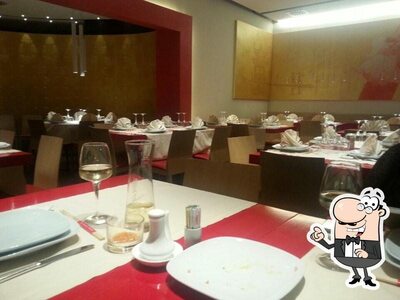 Siediti a un tavolo di Li Xia Ristorante Cinarmonico