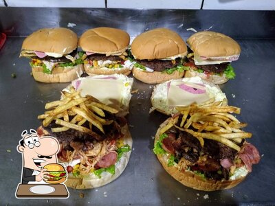 Delicie-se com um hambúrguer no Bia Lanches Delivery (Parque Eldorado )