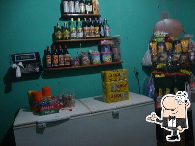 Sente em uma das mesas no Restaurante Abraão