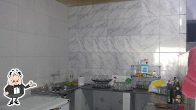 Sente em uma das mesas no Restaurante Central Tauá CE