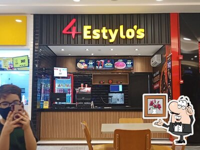O interior do 4 Estylo's Pizzaria