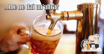 Assaggia le varie cose da bere disponibili dal pub & bar Roma Beer Company