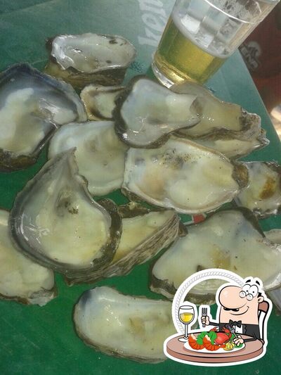 Experimente diversos refeições de frutos do mar oferecidos no Barraca do Preto