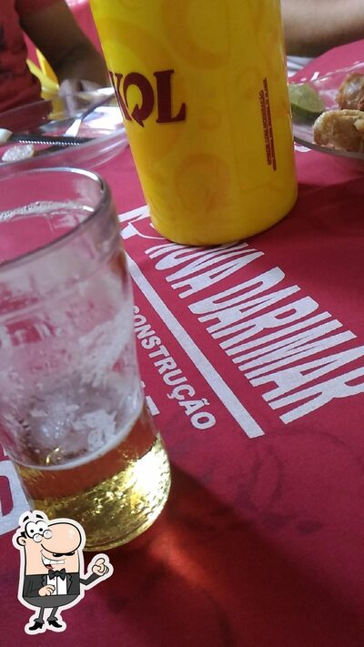 Sente em uma das mesas no Restaurante Porco no tacho Taquari