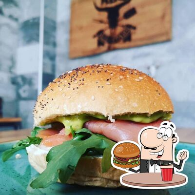 Prenditi un hamburger al ristorante BBQ All Stars