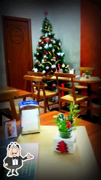 Dai un'occhiata agli interni di Bar Garibaldi