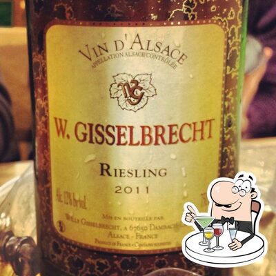Prenez une boisson alcoolisée du menu