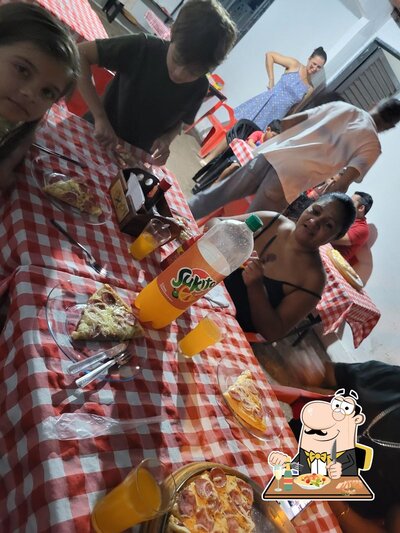 Comida em Pizzaria Nobre