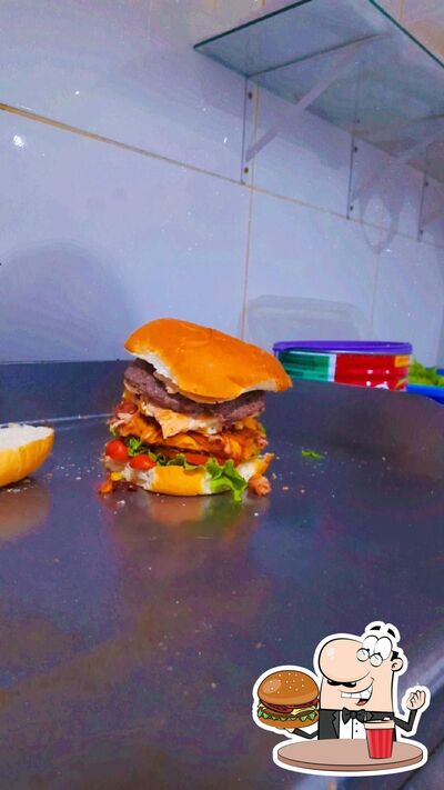 Delicie-se com um hambúrguer no SANDUÍCHE DO SILVIO