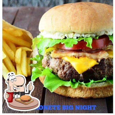 Delicie-se com um hambúrguer no Lanchonete Big Night