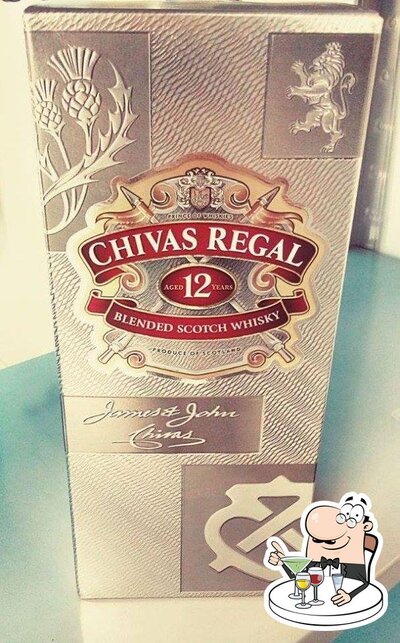 Peça uma drinque alcoólico do menu
