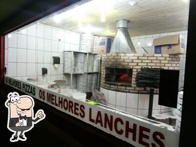 O interior do Mais Que Pizza