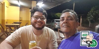 Você pode espairecer no na área externa do Restaurante Bom De Garfo