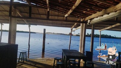 Veja imagens do interior do Barraca Beira do Lago