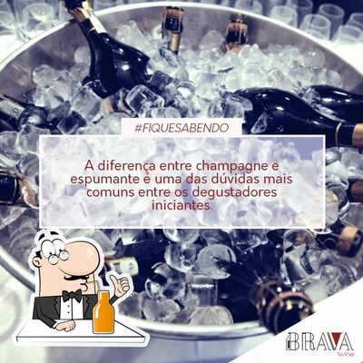Desfrute de uma bebida no Brava Wine
